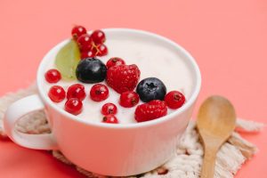 greek yogurt with berries