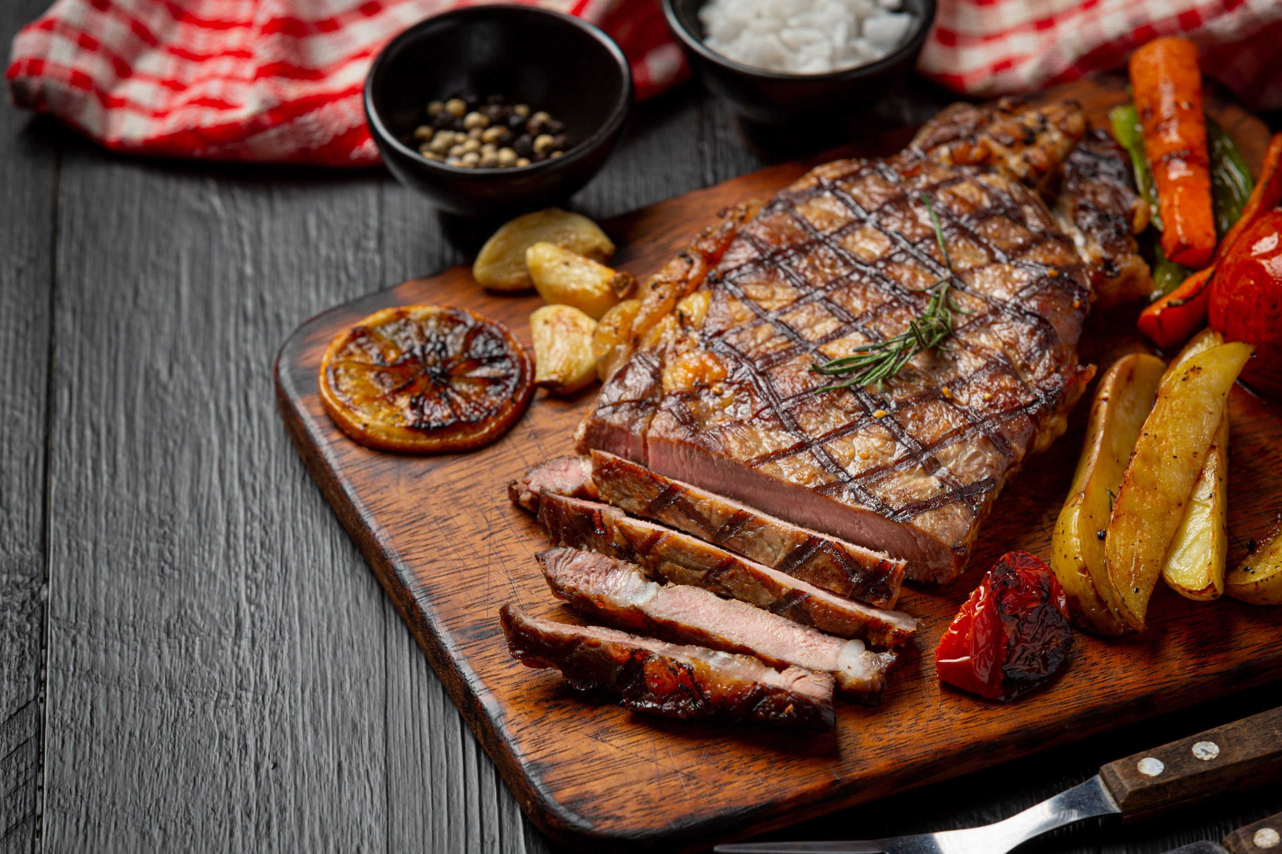 5 Tingkat Kematangan Daging Steak